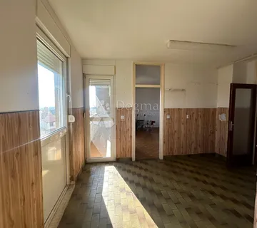 SNIŽENO!! Stan za adaptaciju na traženoj lokaciji u Puli - Pula