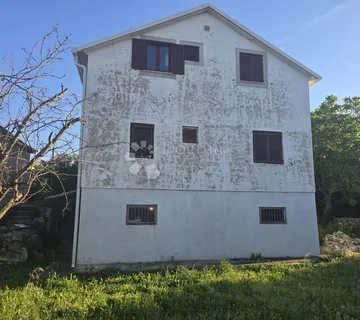 DRNIŠ - KATNICA S POTKROVLJEM U CENTRU GRADA, prodaja