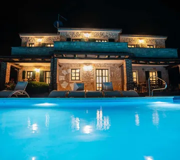 JEDNA OD 10 VILA-KOMPLEKSA-HERAKI-POREČ - cover