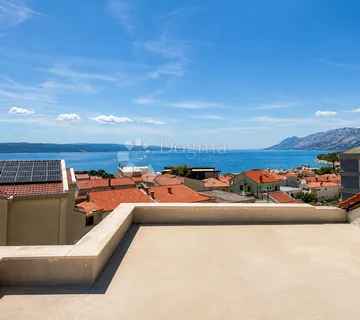 Dvoetažni penthouse s panoramskim pogledom na more – Baška Voda