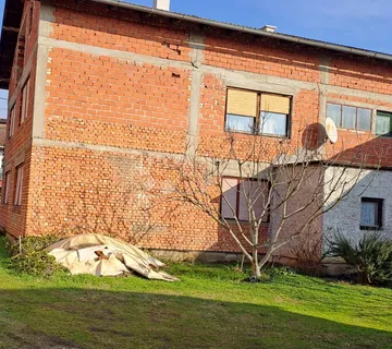 Izvrsna lokacija, kuća s 3 stana - Sisak