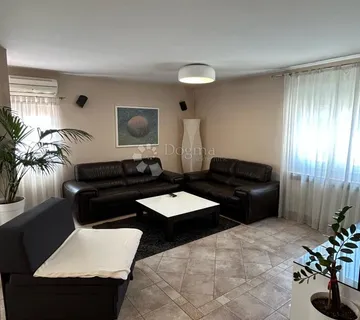 Dvoetažni trosobni stan 114 m² s vrtom i otvorenim pogledom  - cover