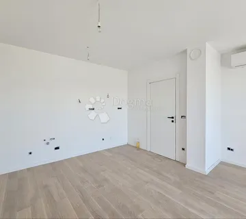 Novogradnja, lift, 1 parking - cover