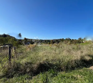 GRAĐEVINSKO ZEMLJIŠTE PRAVILNOG OBLIKA 2030 m2 - cover