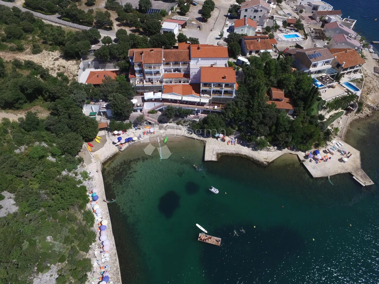 Predivan hotel na plaži - cover