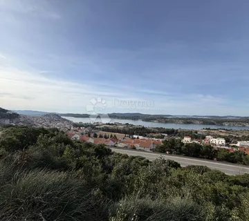 ZA INVESTITORE - ŠIBENIK- GRAĐEVINSKO ZEMLJIŠTE SA POGLEDOM NA MORE I STARI GRAD - cover