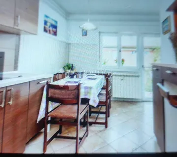 Rijeka, Trsat, etaža , idealno za 3 studenta, najam