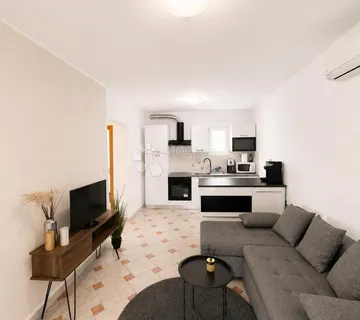Diklo, Zadar - komforan renovirani stan 60 m2