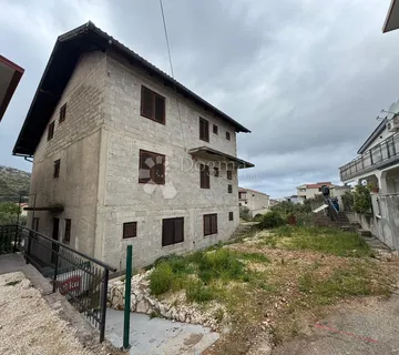 Samostojeća kuća 200 m od plaže - Rogoznica