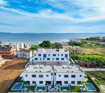 Luksuzna dvojna kuća s bazenom – Privlaka, 150 m od mora S2