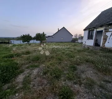 Povoljno! Kuća za rušenje s priključcima - Stari Mikanovci