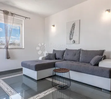 KLIMNO, apartman na samo 250m od mora - cover