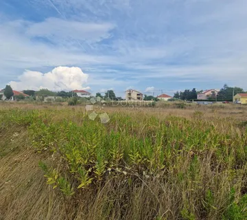 Vrsi - Građevinsko Zemljište 670 M2 - Blizina Centra