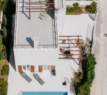 Sofisticirana Vila s bazenom i panoramskom rooftop terasom u Supetru - Splitska, Supetar