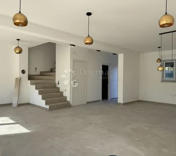 Krk, novogradnja kuća s okućnicom - cover