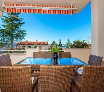 Dva stana, velika terasa, pogled, blizina mora - Dramalj, Crikvenica