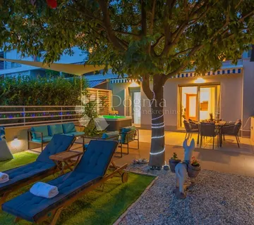 Luksuzan Stan Žnjan, Blizanci - Split
