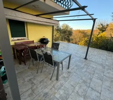 Šarmantni stan u vili sa bazenom i pogledom na more - Rožmanići, Kostrena