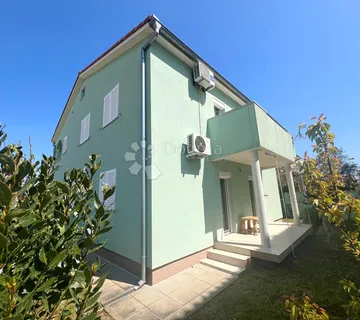 SPUŠTENA CIJENA!!!Fažana, okolica! Lijepa kuća sa dva stana - cover