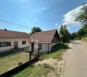 Seosko Imanje S Dva Pomoćna Objekta I 3800m2 Zemljišta - Mušaluk, Gospić