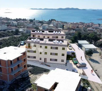 Novogradnja Pakoštane s pogledom na more