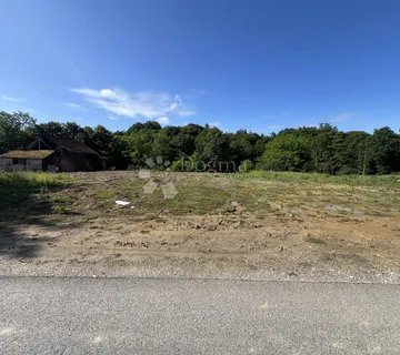 MOKRICE - Građevinsko zemljište 1.447 m2, mogućnost kupnje 690 m2 - Mokrice, Oroslavje