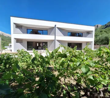 Novogradnja, Apartman U Prizemlju Sa Okućnicom Od 135 M2 - Baška