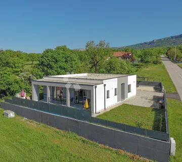 Buzet, atraktivna kuća s bazenom i prekrasnim pogledom - cover