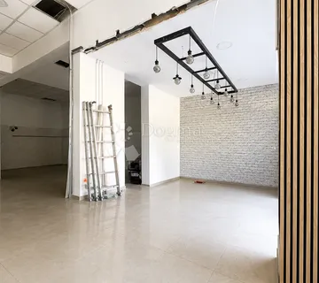 Najam-Poslovni Prostor Na Baldekinu,šibenik,80m2-1200€