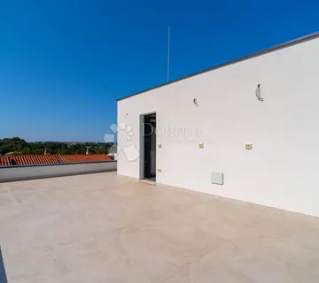 Dvojnica na 350m od mora - Novigrad