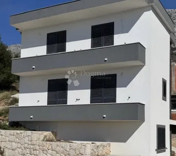 Omiška rivijera - Kuća s otvorenim pogledom na more