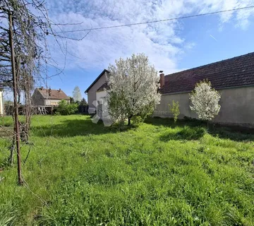 Kuća za rušenje na prostranom imanju 2314 m² - Novi Mikanovci, Stari Mikanovci