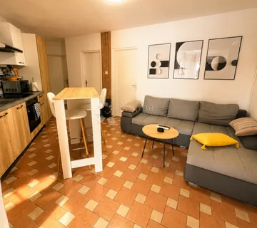 Apartman na Viru – 50 m², 200 m od plaže, 2 parking mjesta