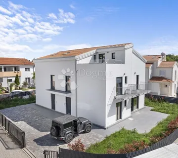 Moderna uređena kuća s dvije stambene jedinice na mirnoj lokaciji - Poreč