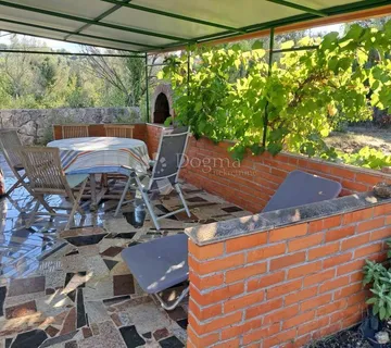 Ždrelac - kuća s okućnicom u mirnom okruženju - Ždrelac, Pašman