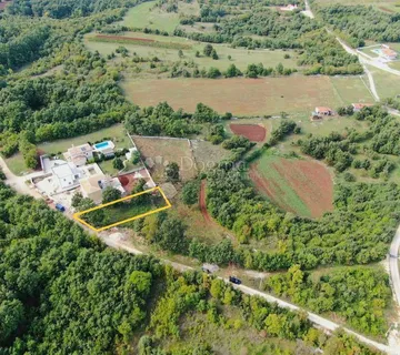 SVETVINČENAT: Građevinsko zemljište 726m - Pusti, Svetvinčenat