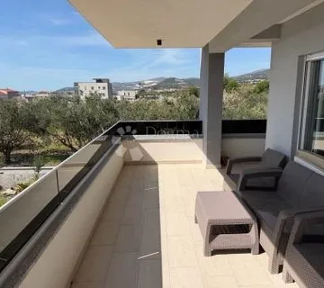 Dvoetažna kuća i odvojeni apartman 280m2 - Kaštel Stari, Kaštela