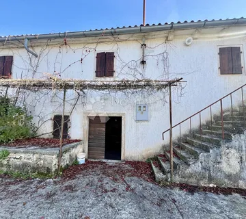 Stara kuća s velikim građevinskim zemljištem - 4288 m2 - Matijaši, Žminj