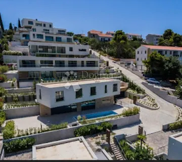 Moderna vila sa bazenom,drugi red od mora III - Okrug Donji, Okrug