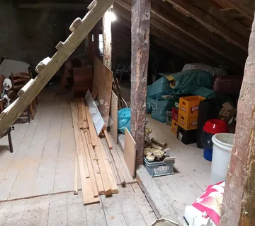 Samo kod nas, Kraljevica, potkrovlje za uređenje na odličnoj lokaciji