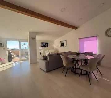 Simpatičan stan za najam/ Marinići - cover