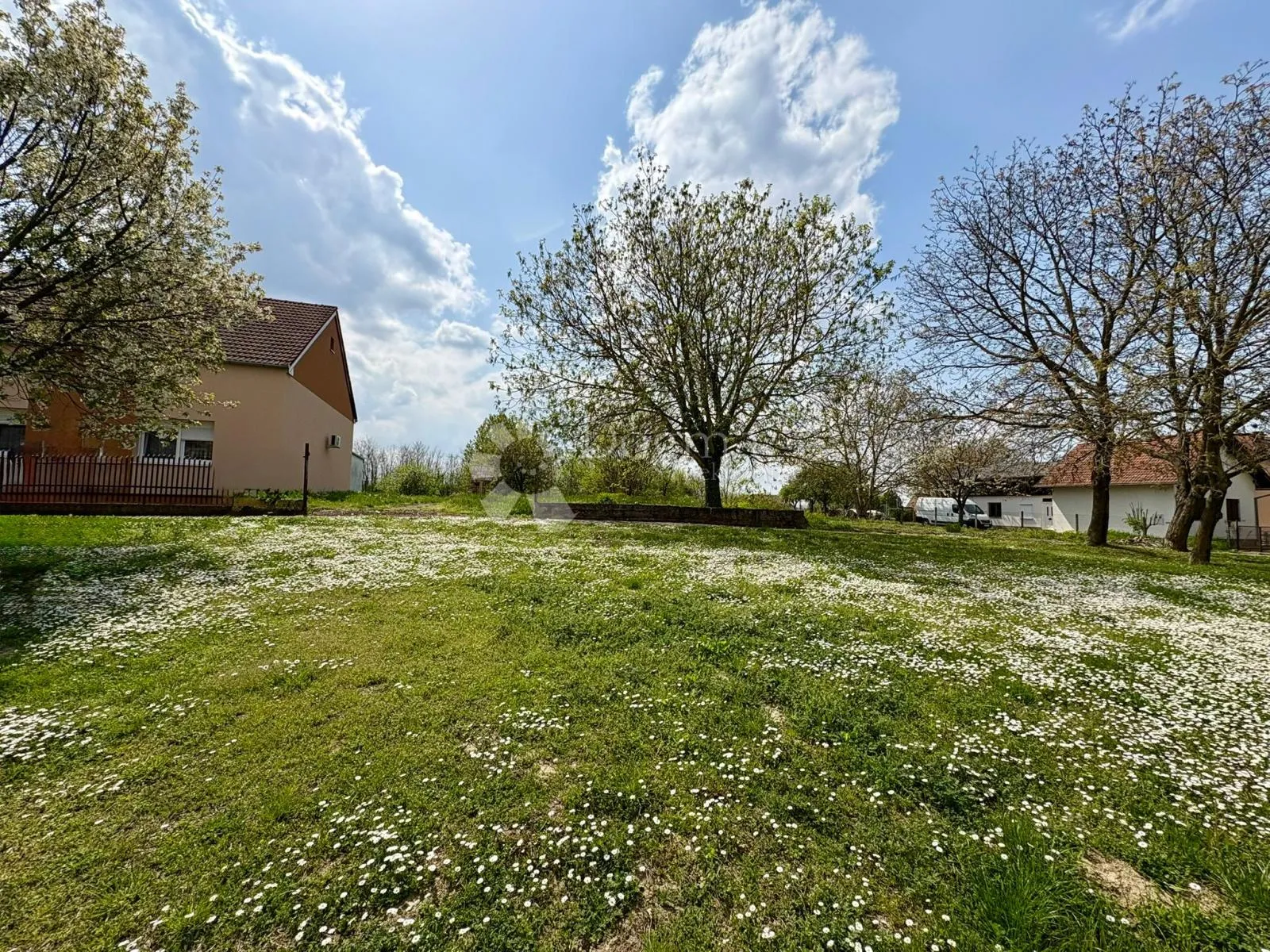 Plac 800m2 Vukovar - Mitnica, idealno za kuću - cover