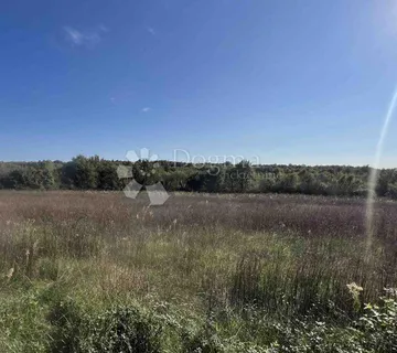 ISTRA, GRAĐEVINSKO ZEMLJIŠTE SA INFRASTRUKTUROM, 20MIN OD POREČA! - cover