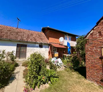 Sanjiva kuća s dva stana - cover