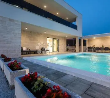 Kuća blizu mora - cover