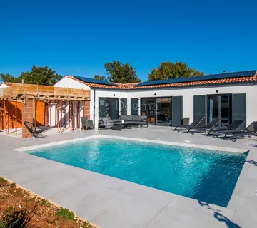 Kavran - prizemnica s bazenom i 3 spavaće sobe, 2 km do mora - cover