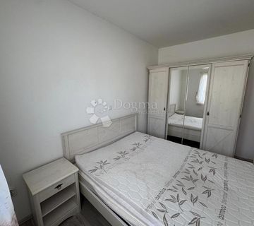 Izvanredna kuća za obitelj, Kaštel Sućurac - cover