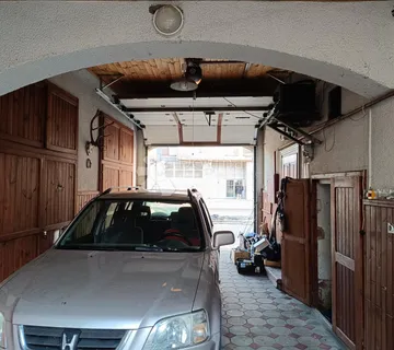 Osijek, centar – Kuća s poslovnim prostorom i 2 dodatna stana - TOP prilika! - cover