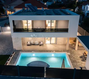 Kuća blizu mora - cover