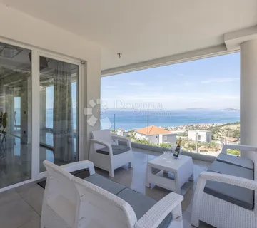 EKSKLUZIVNO U PRODAJI - AUTETIČNA VILA S POGLEDOM NA MORE, PODSTRANA - cover